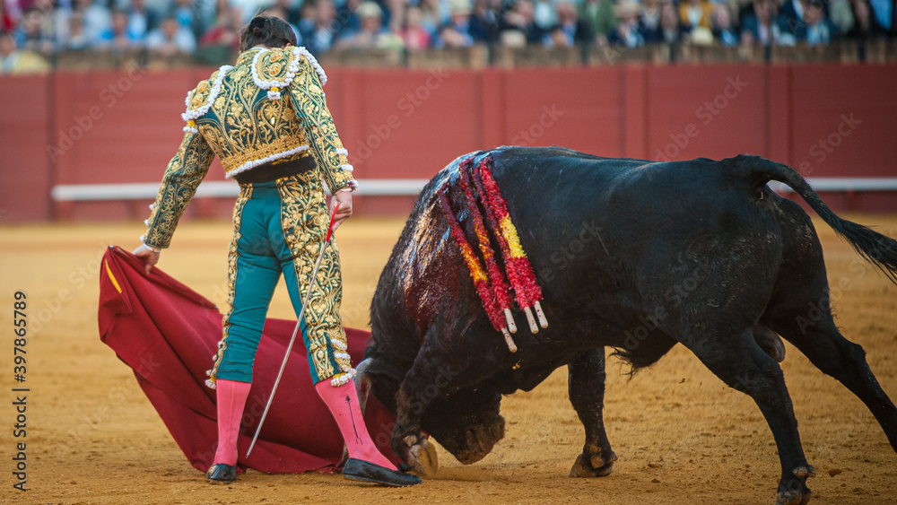 Toreros en la plaza de toros de la Real Maestranza de Sevilla durante la Feria de Abril