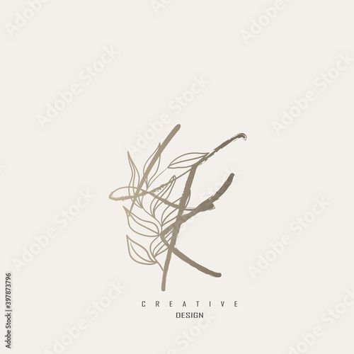 logo kk dengan warna emas, logo terinspirasi dari daun dan kuas.