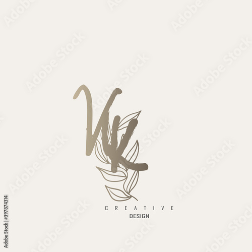 logo kk dengan warna emas, logo terinspirasi dari daun dan kuas.