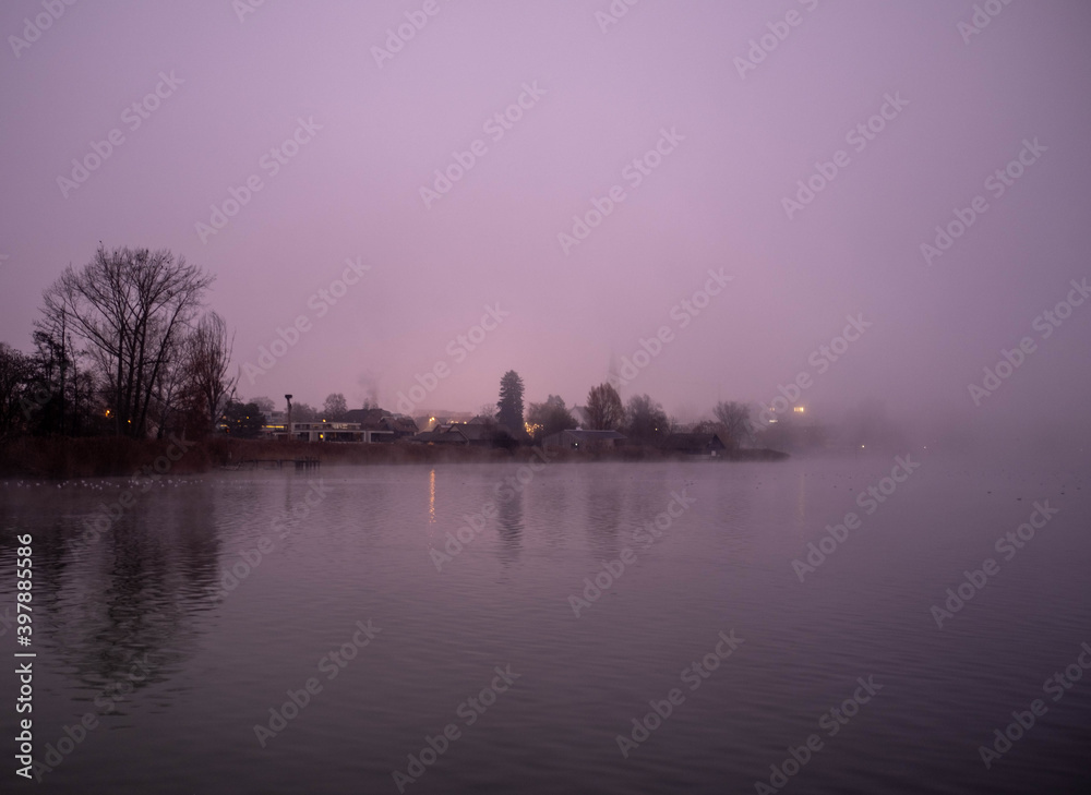 Pfäffiker See mit Nebel im Morgengrauen Pfäffiker See mit Nebel im Morgengrauen