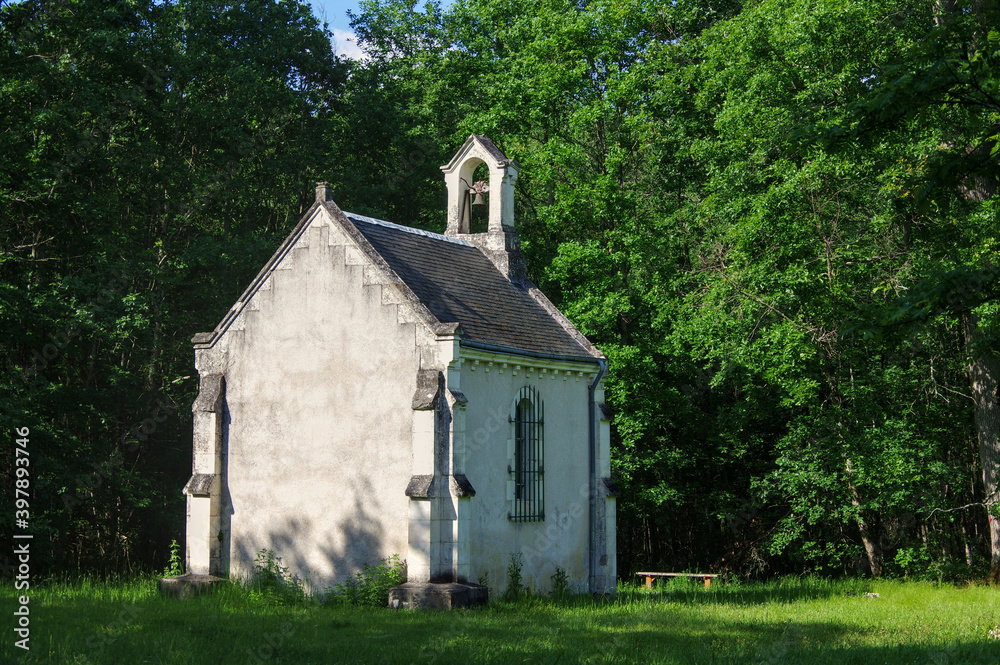 Chapelle en forêt de Châteauroux, Indre, France.