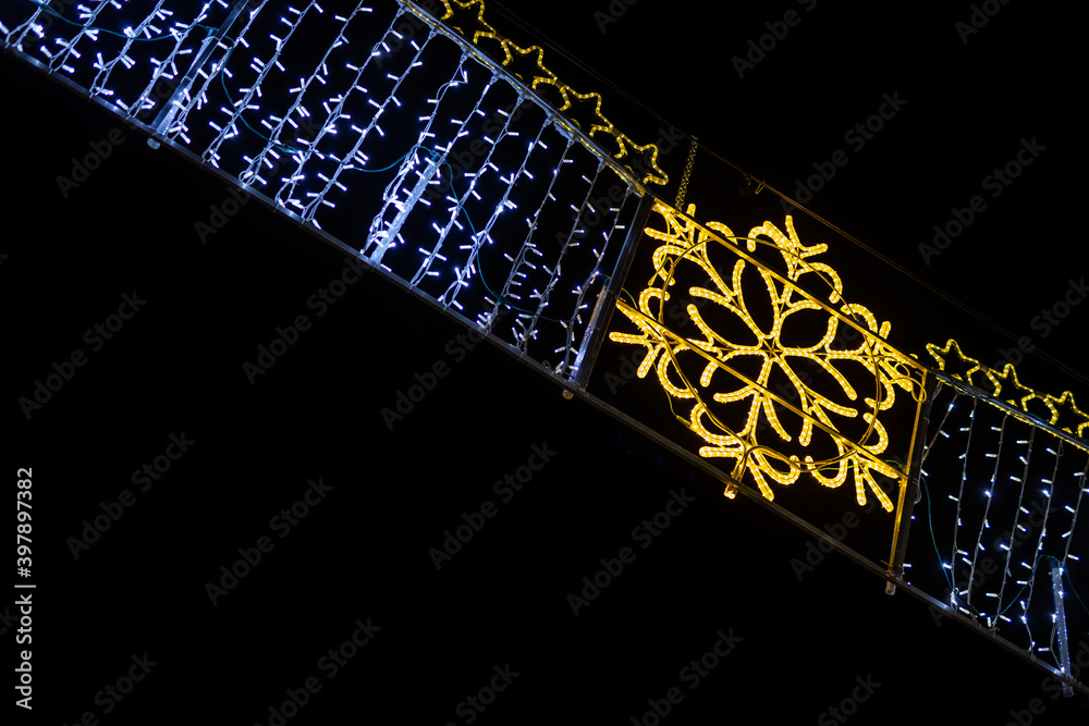 Obraz premium Night close-ups on the lights of Christmas street decorations