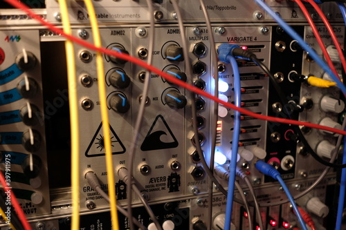 Modular system - Synthesizer - electronic music - patch cables - eurorack 