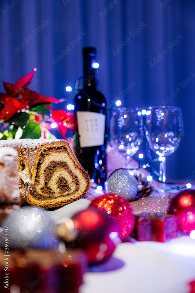 Christmas table wine and potica