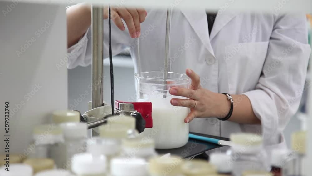 The reagent was mixed with Beaker_04 The reagent was mixed with Beaker_04