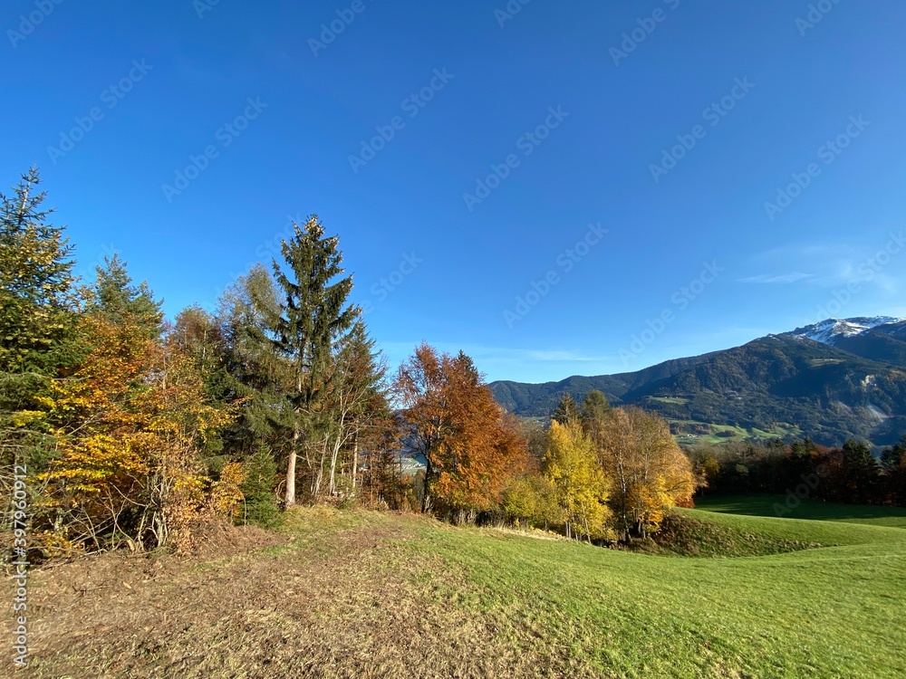 Schwaz Vomp Fiecht Tirol Österreich Kloster Benediktiner Abtei St. Georgenberg im Herbst