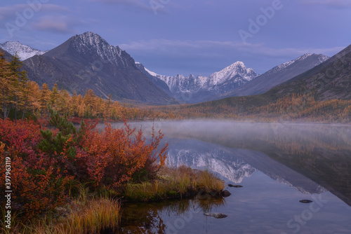 Light fog on a mountain lake on an autumn morning © Maksim