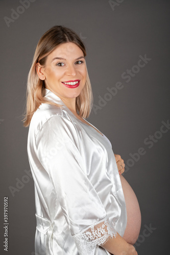 Pregnancy photography indoor © Ocskay Mark