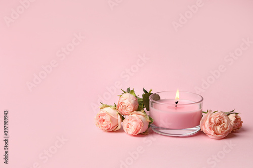 Fotografie, Obraz Scented candle and roses on pink background