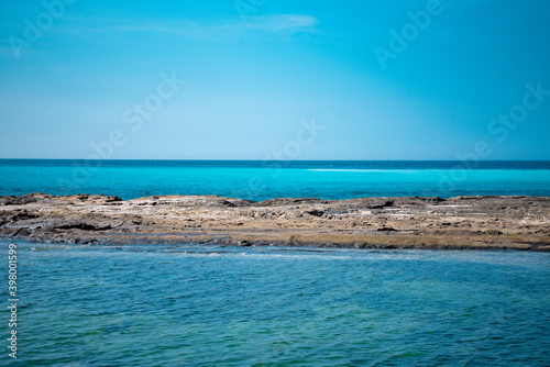 Fototapeta Naklejka Na Ścianę i Meble -  Beautiful blue sea and blue sky background 