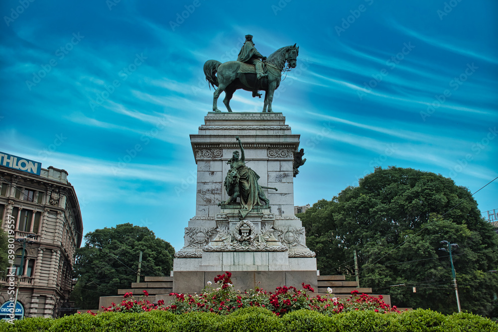 A giant Giuseppe Garibaldi Monument, Monumento a Giuseppe Garibaldi in