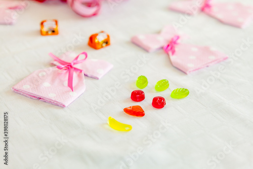 Pink paper streamer party babyshower decoration with pink napkins and gummibears