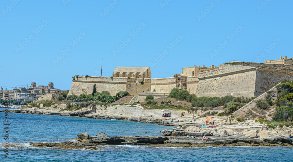  Fort Manoel