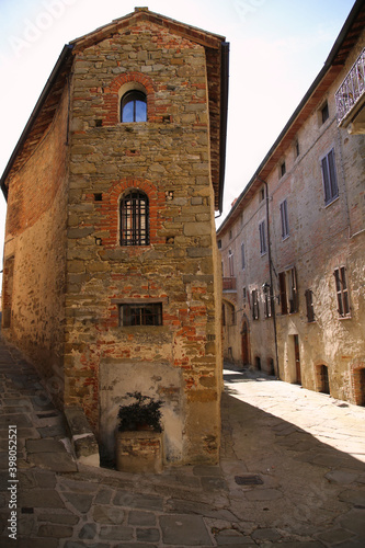 Fototapeta Naklejka Na Ścianę i Meble -  Alley in the village of Panicale in Umbria, Italy