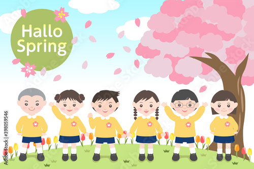 春の桜の木の下に並ぶかわいい園児たち