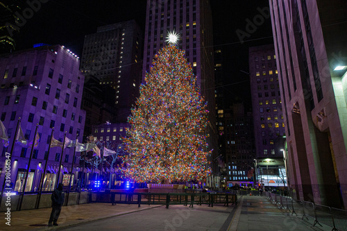 Fotografie, Obraz The Christmas tree at Rockefeller Center in New York City