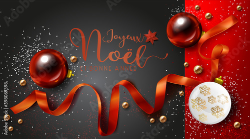 carte ou bandeau sur joyeux Noël et Bonne Année en rouge sur une fond gris et rouge avec  des boules de Noël un ruban rouge  et des paillettes argentées et or