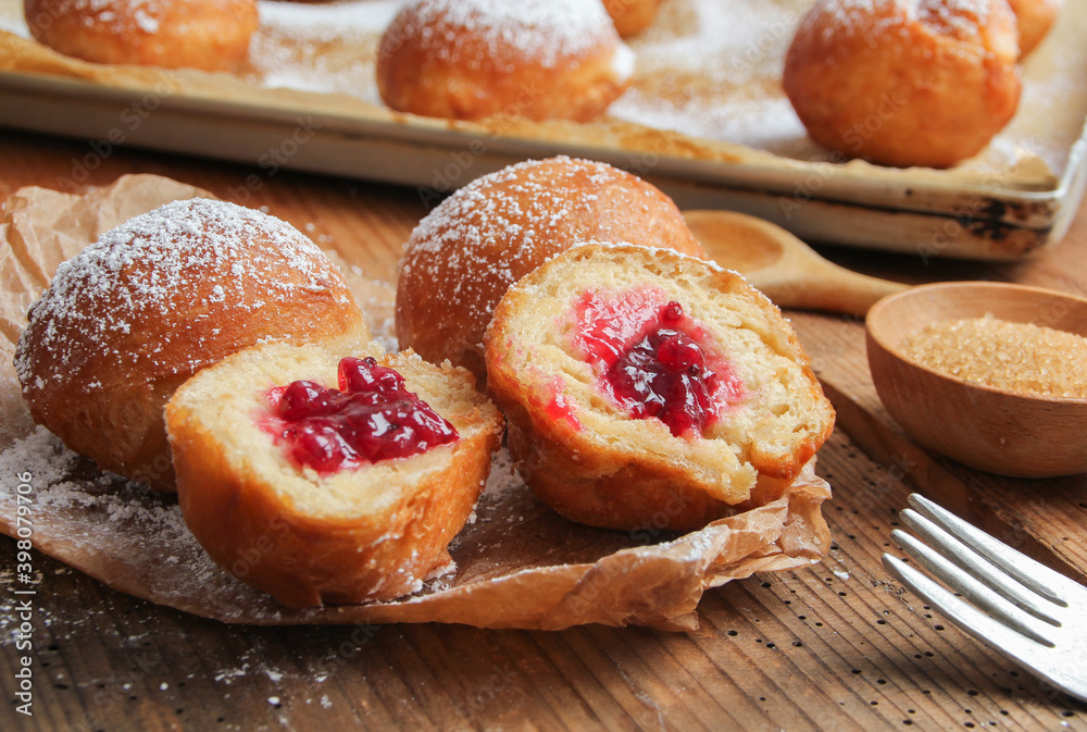Berliner Pfannkuchen Krapfen mit Marmelade Schmalzgebäck Omas Rezept ...