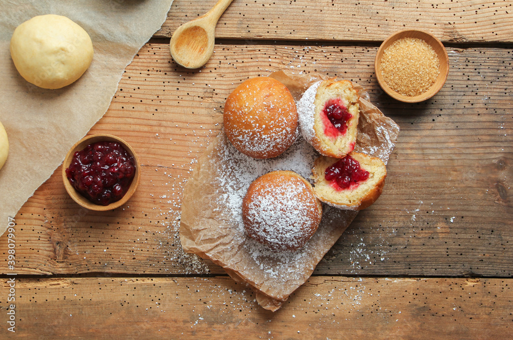 Berliner Pfannkuchen Schmalzkuchen Krapfen Backwaren mit Marmelade ...