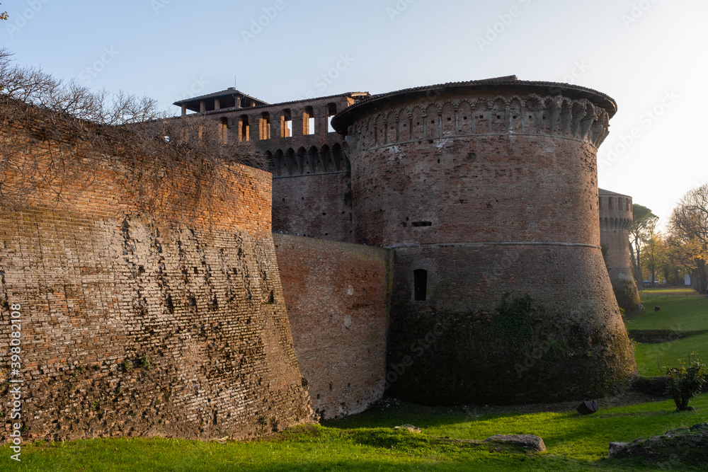 Facciata del castello di Imola