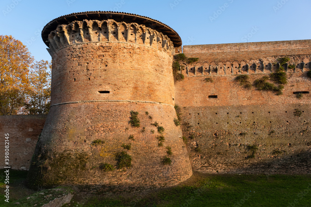 Facciata del castello di Imola