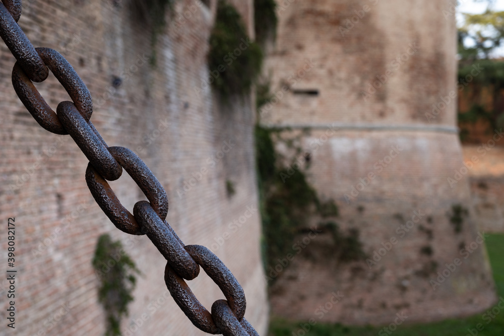 Catena nel castello di Imola