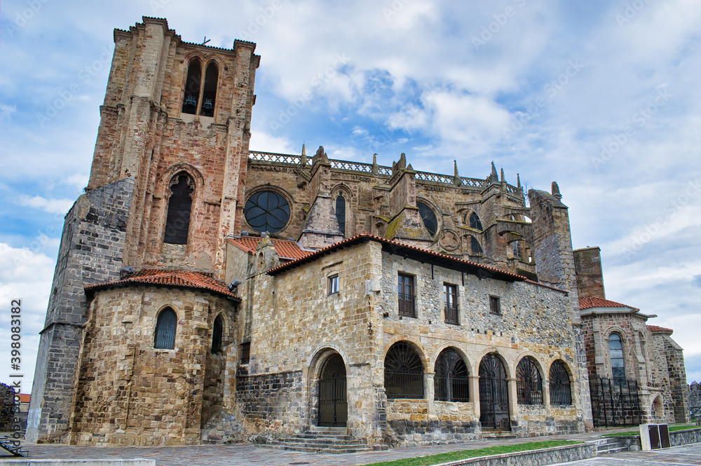 Iglesia de Santa María de la Asunción en Castro Urdiales. Templo de estilo gótico del siglo XIII