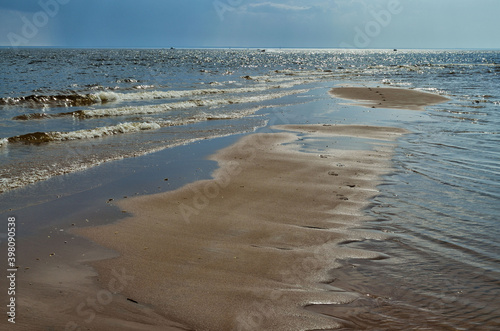 Obraz na płótnie Sandy beach by the sea. w salonie