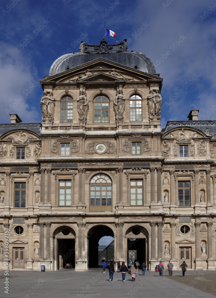 Fototapeta premium The Louvre.The square of Carre, on which tourists walk and take pictures