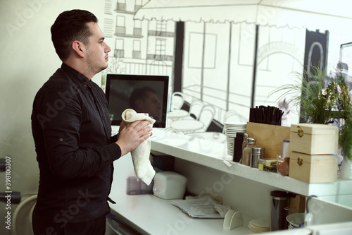 Wallpaper Mural A barista wipes his hands on a white towel behind the bar Torontodigital.ca