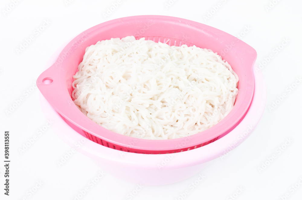 White boiled laksa rice noodles in a pink bowl. White boiled laksa rice noodles in a pink bowl.