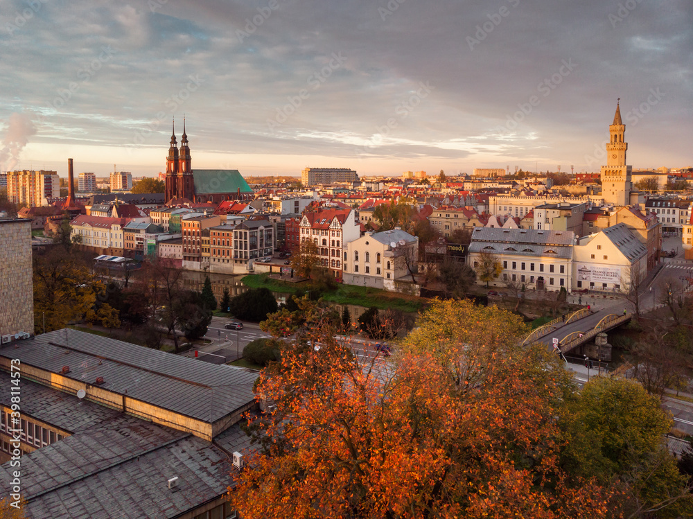 Obraz premium A drone view of the historic city with the market square, churches and town hall in Opole during the Autumn in Silesia, Opole, Poland.