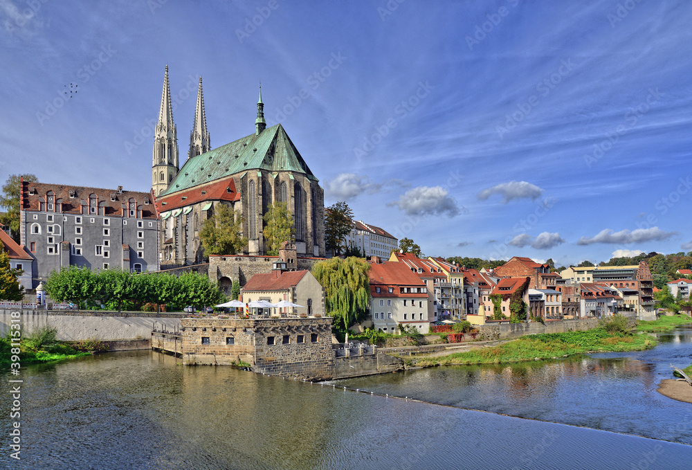 Naklejka premium Lausitzer Neisse und Pfarrkirche St. Peter und Paul in Görlitz