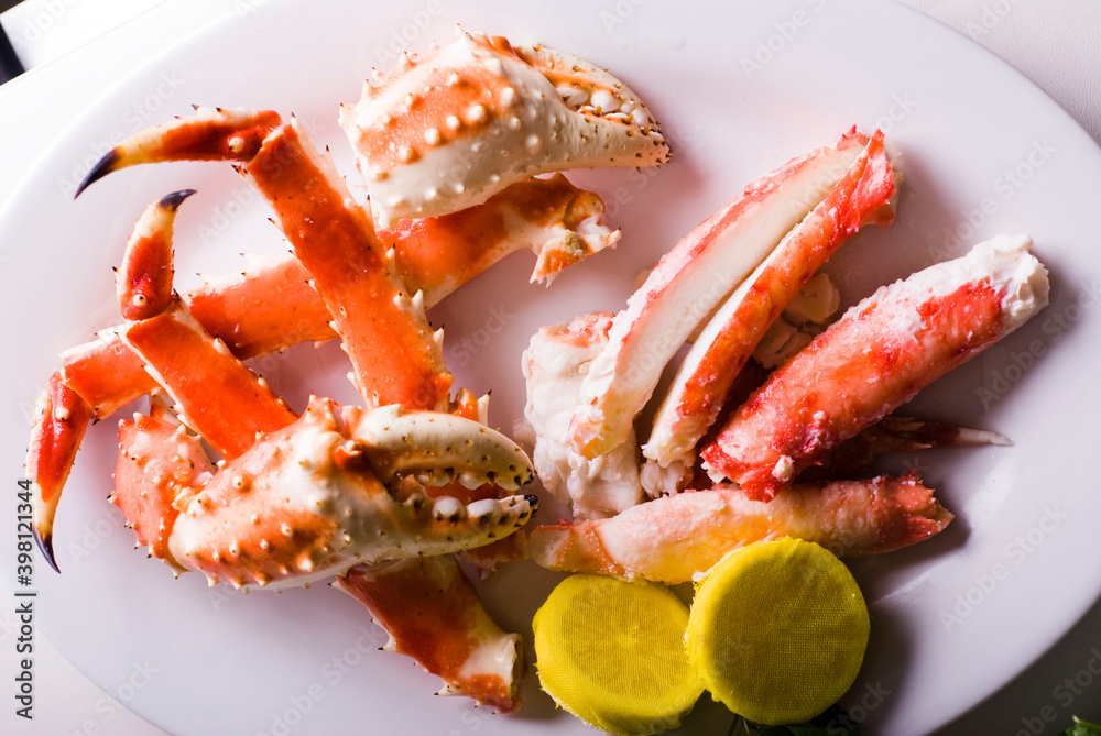 King crab or Dungeness legs . Jumbo Crab served with lemons, spicy rémoulade sauce on top of a mixed green salad. Classic American restaurant or steakhouse appetizer or entree. King crab or Dungeness legs . Jumbo Crab served with lemons, spicy rémoulade sauce on top of a mixed green salad. Classic American restaurant or steakhouse appetizer or entree.