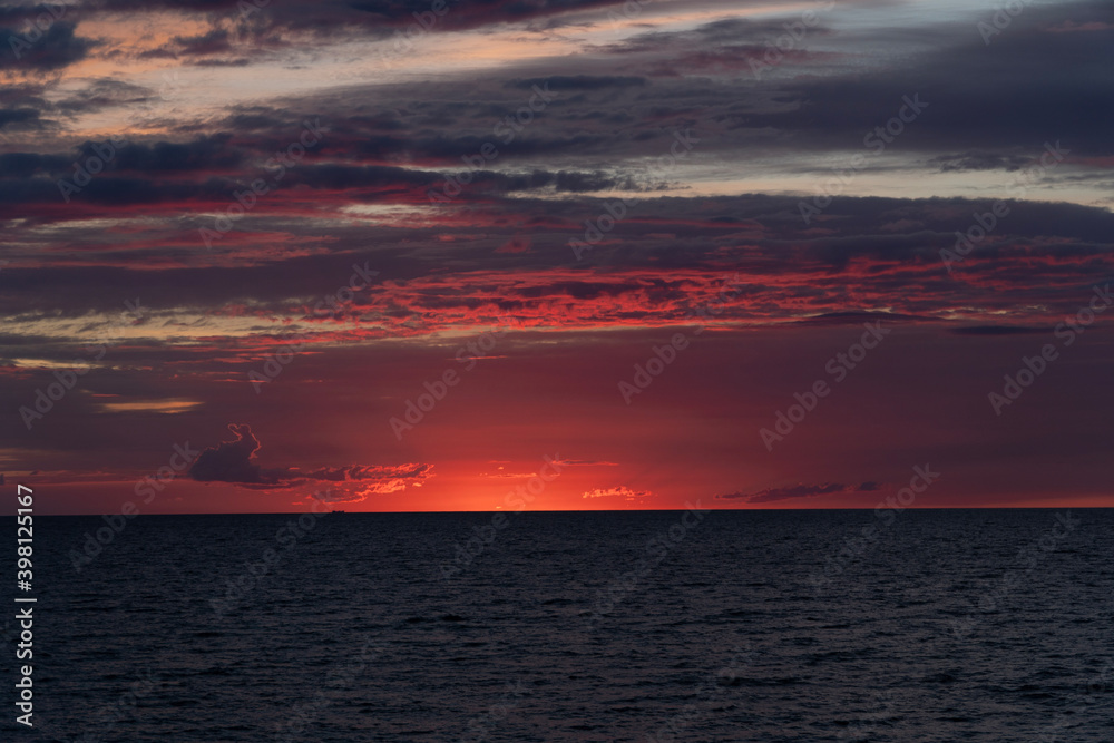 Naklejka premium sunset over the sea