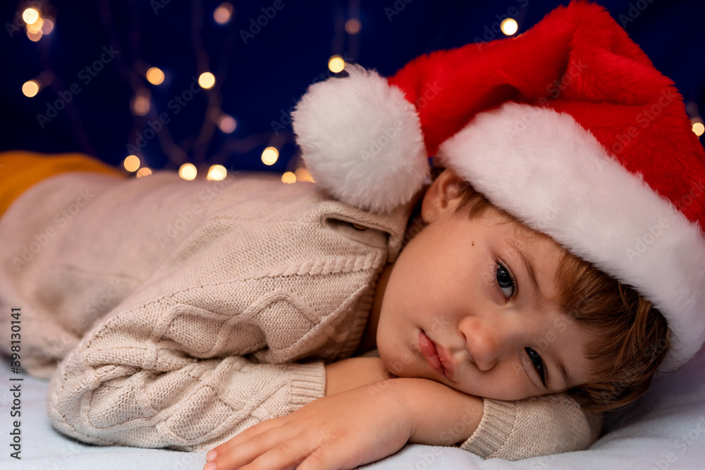 Obraz premium A child waiting for the new year 