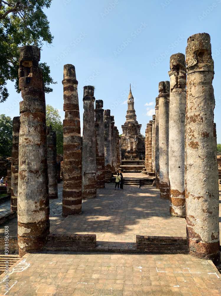 Wat Mahathat Temple, Sukhothai Province Is a temple in the area of Sukhothai since ancient times Wat Mahathat is located in the Sukhothai Historical Park.