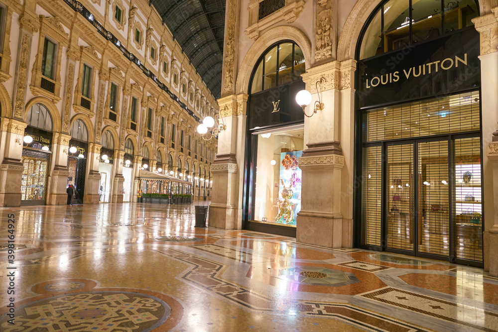 MILAN, ITALY - CIRCA NOVEMBER, 2017: Louis Vuitton store at Galleria  Vittorio Emanuele II in the night Stock Photo