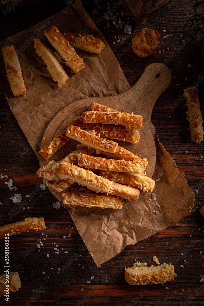 Φωτογραφία Homemade crunchy cheese straws