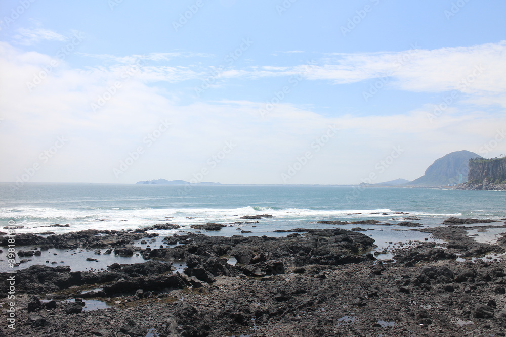 sea and rocks