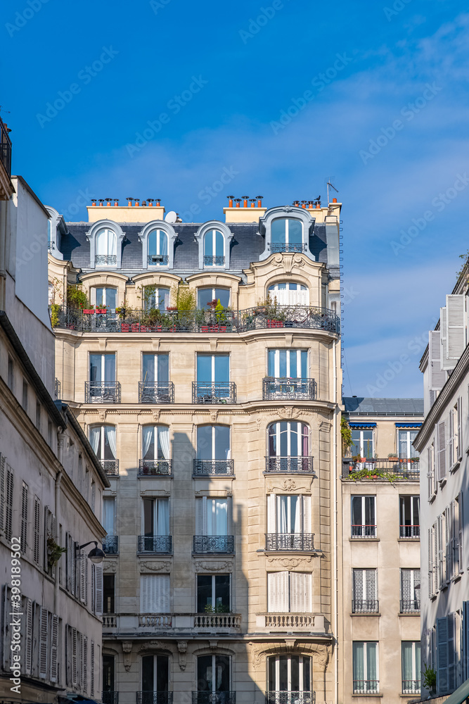 Obraz premium Paris, typical facades