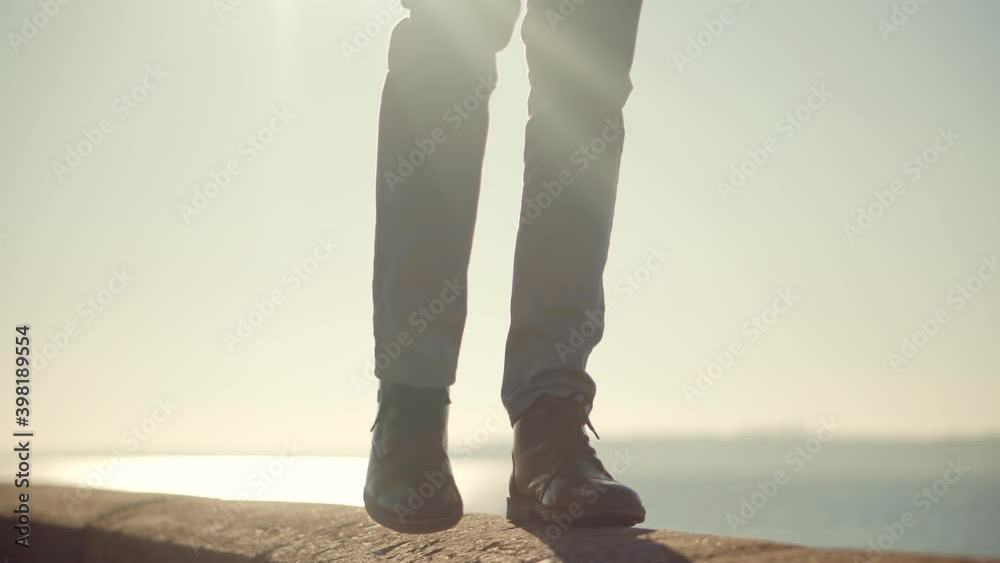 Vidéo Stock Stylish Businessman Resting Walk.Male Legs On Casual