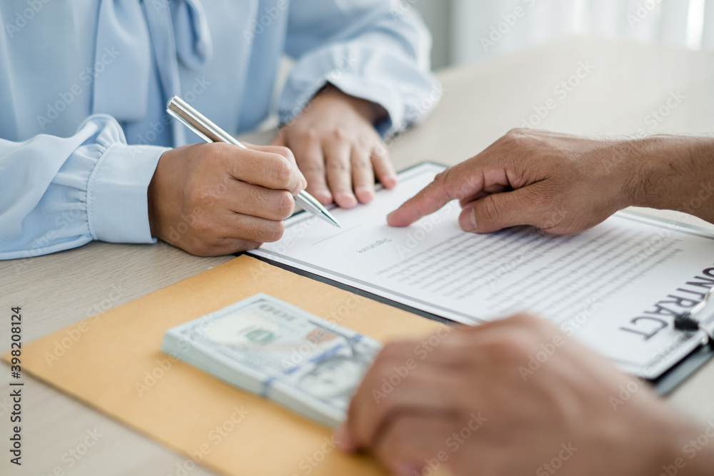 The owner's business personally signed the deal closing the deal by accepting bribes. The concept of bribery and corruption The owner's business personally signed the deal closing the deal by accepting bribes. The concept of bribery and corruption