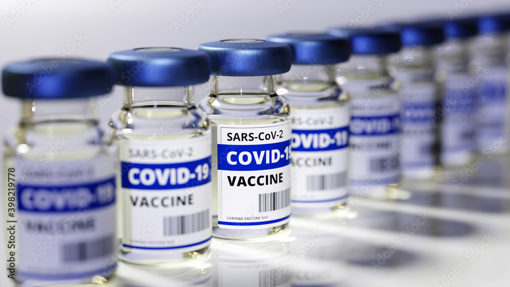 Covid-19 Fläschchen mit Impfstoff stehen in einer Reihe auf weissem Untergund