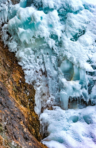 Icicles of ice from falling water in winter © Александр Коликов