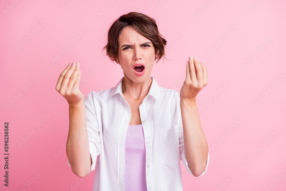 Photo portrait of annoyed furious girl arguing explaining disputing shouting angry isolated on pink pastel color background Photo portrait of annoyed furious girl arguing explaining disputing shouting angry isolated on pink pastel color background
