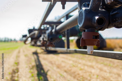 replaceable sprayer of a field high-clearance sprayer on a hinged boom