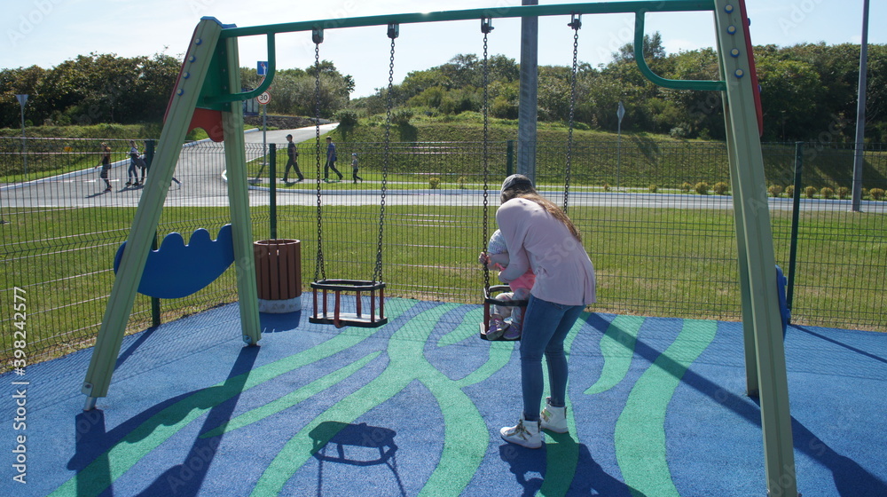 Naklejka premium mother with a child on the Playground