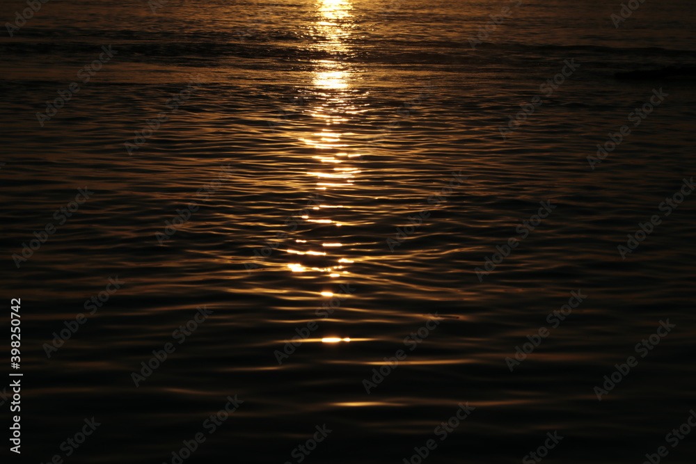 Atardecer en el río Atardecer en el río
