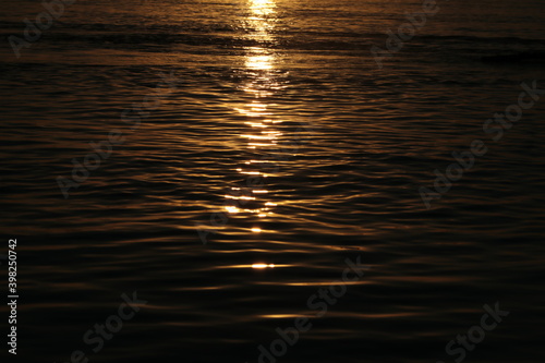 Atardecer en el río